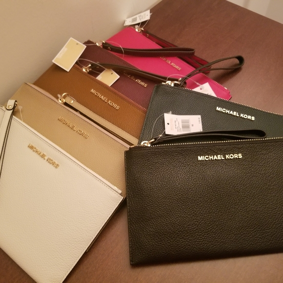 SALE! Michael Kors Clutch/Wristlet - Picture 6 of 8